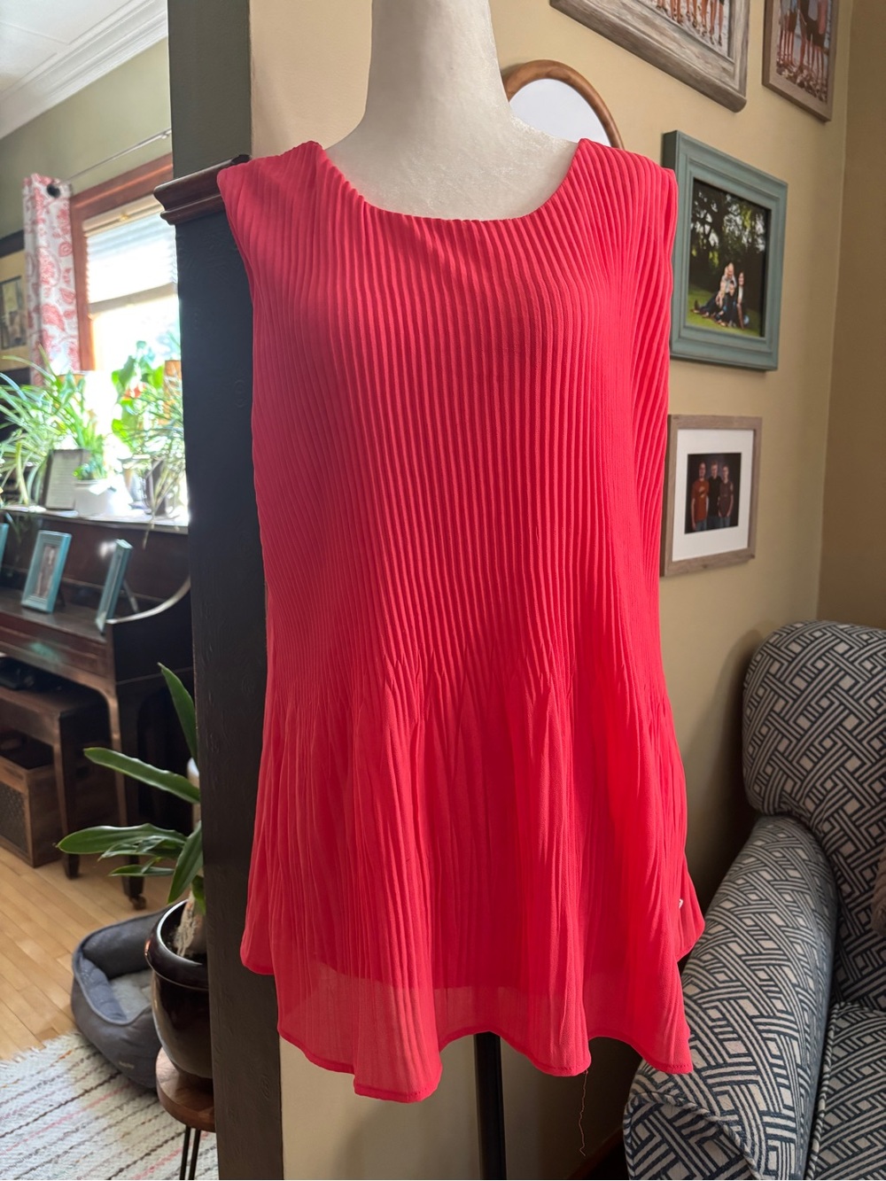 Point Zero Coral Sleeveless Pleated Ladies Top, in excellent condition